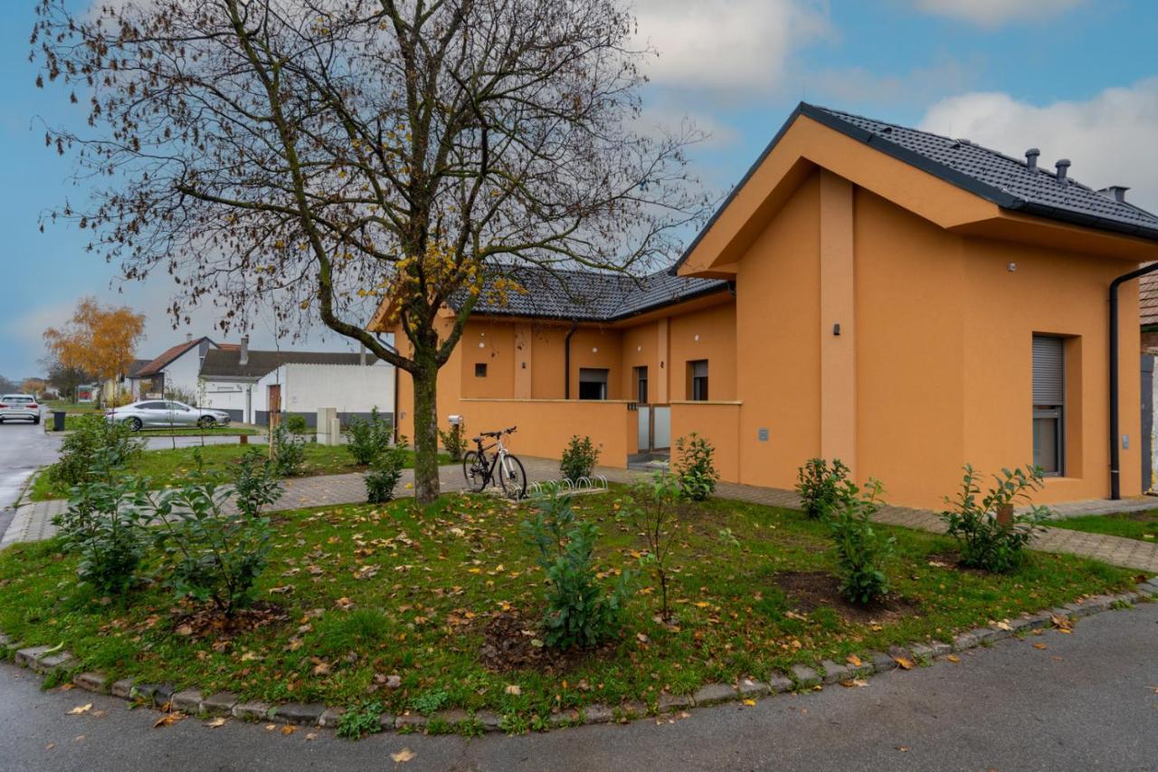 Pension Pannonia Parndorf Esterno foto