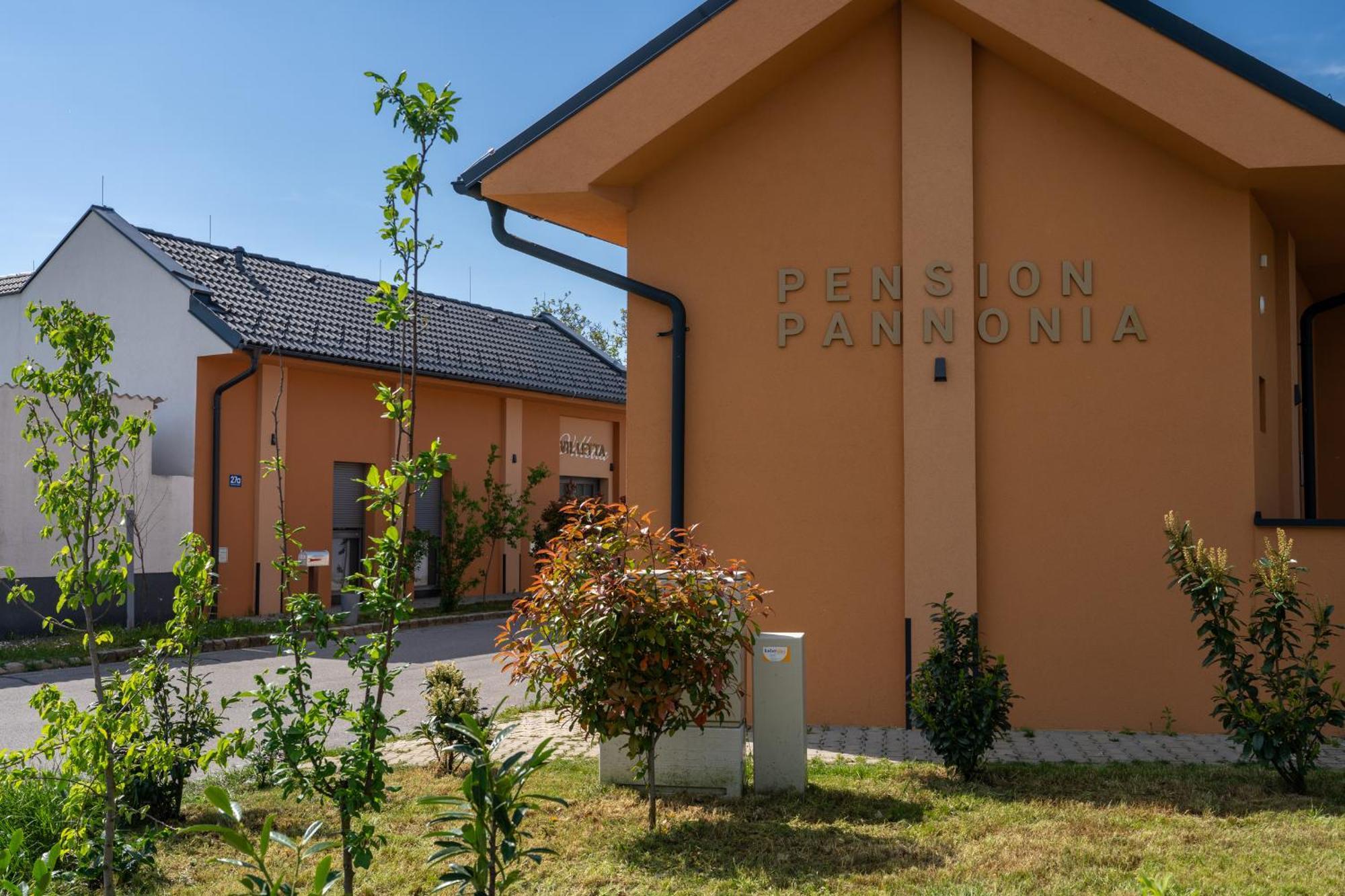 Pension Pannonia Parndorf Esterno foto