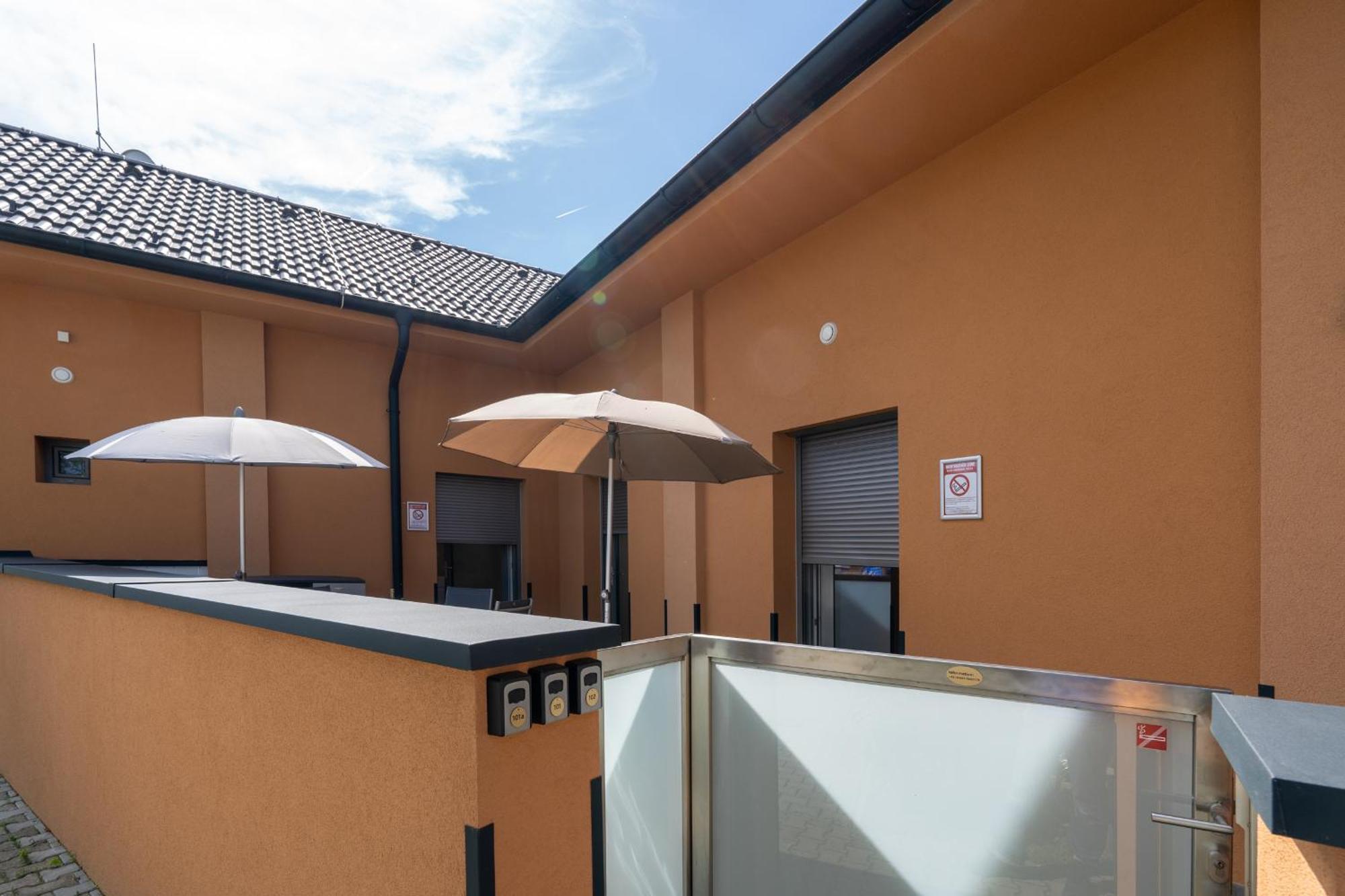 Pension Pannonia Parndorf Esterno foto