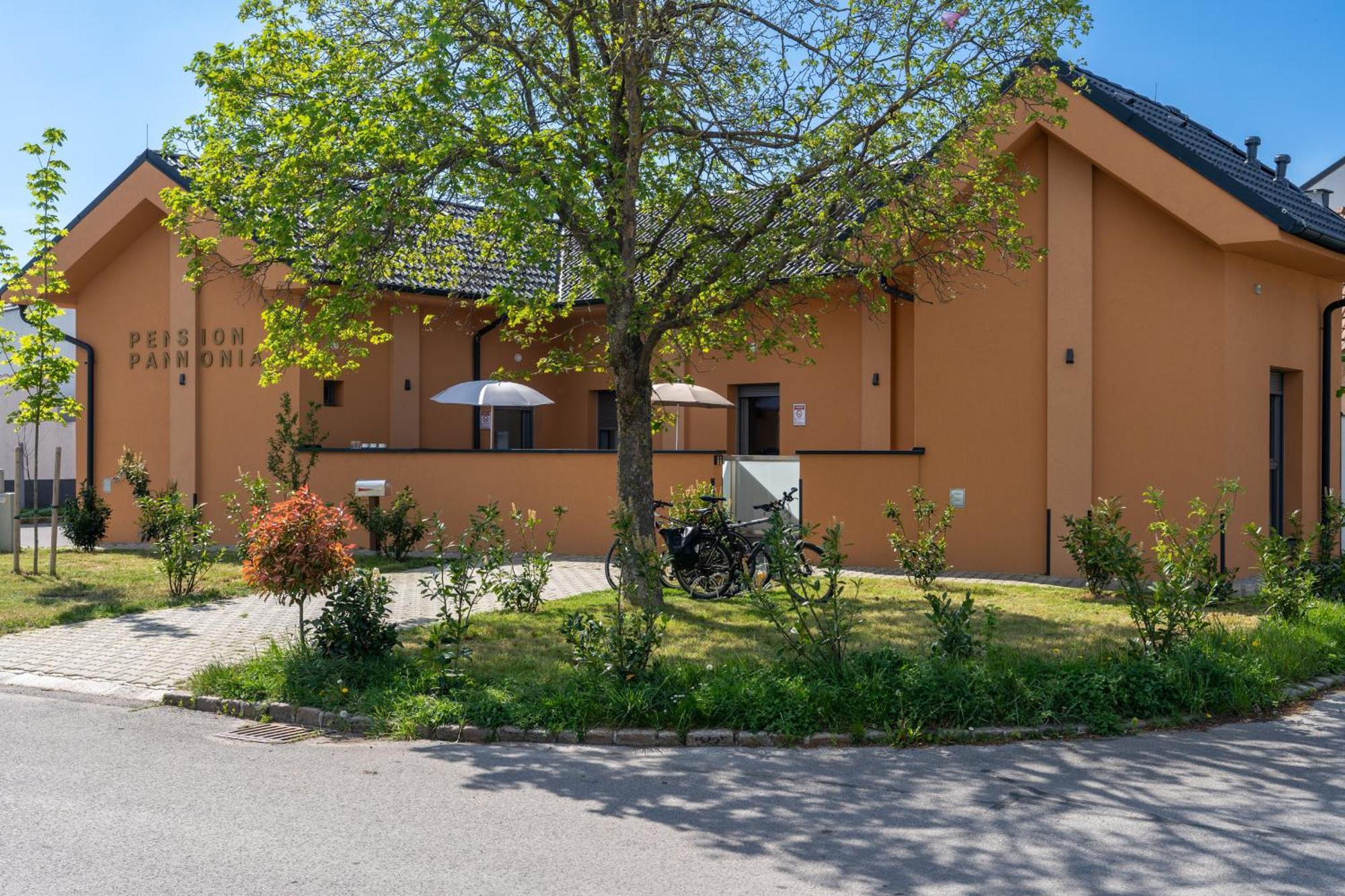 Pension Pannonia Parndorf Esterno foto