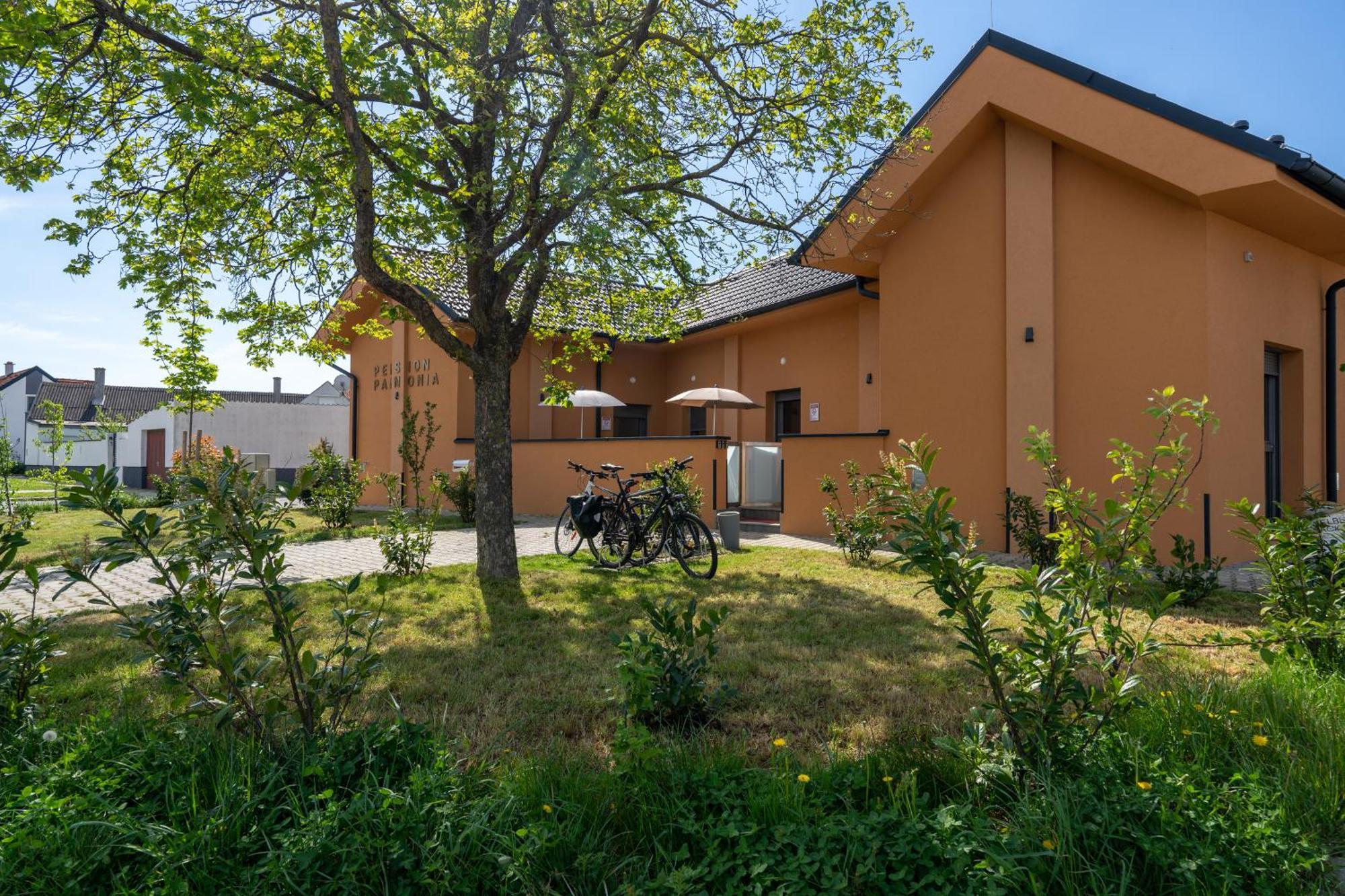 Pension Pannonia Parndorf Esterno foto